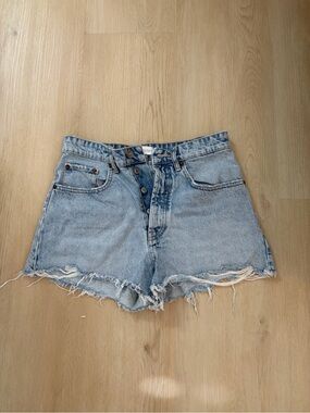 Zara Light Wash Frayed Hem Denim Shorts